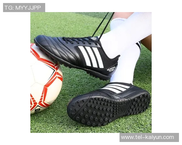 足球鞋的英语表达及其在足球运动中的重要性分析